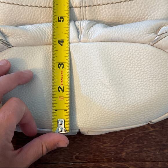 The Sak Iris Leather Shoulder Bag Purse Hobo Tote Handbag Ivory Classic Pockets - Picture 10 of 10